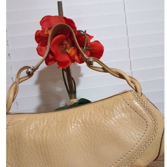 SOLD🔴🔴🔴🔴🔴🔴Leather Cole Haan Beige Neutral Color Minimalist  Shoulder  Bag - Picture 2 of 10